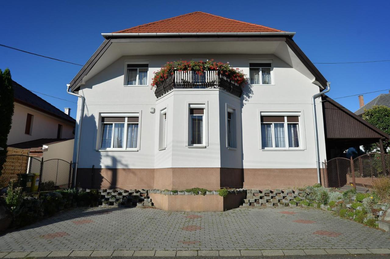 Apartment Hajduhegy Vendeghaz *